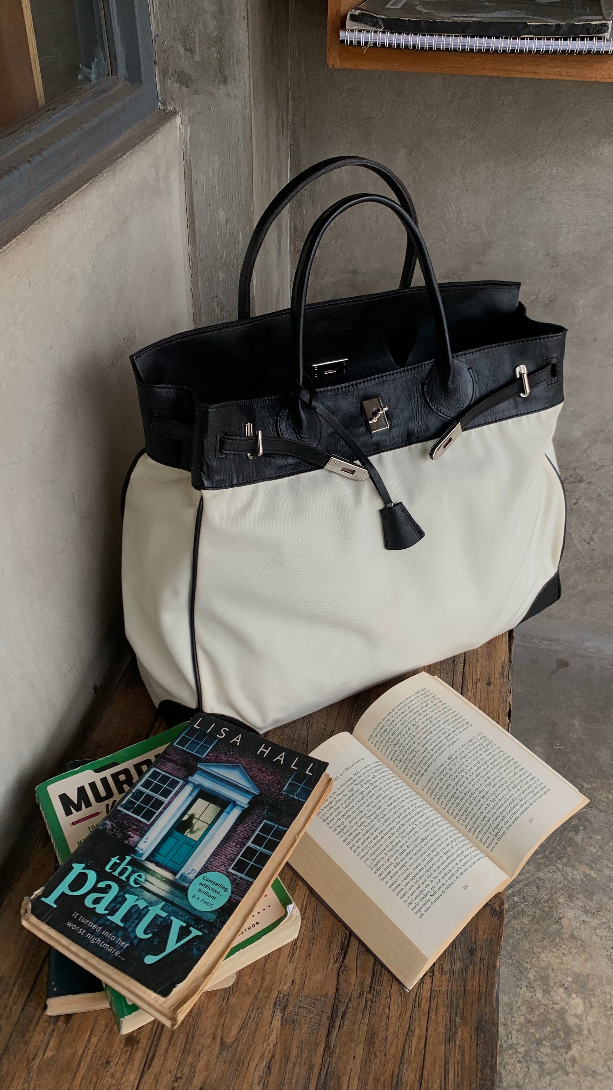 Tas Travel Kanvas Hitam