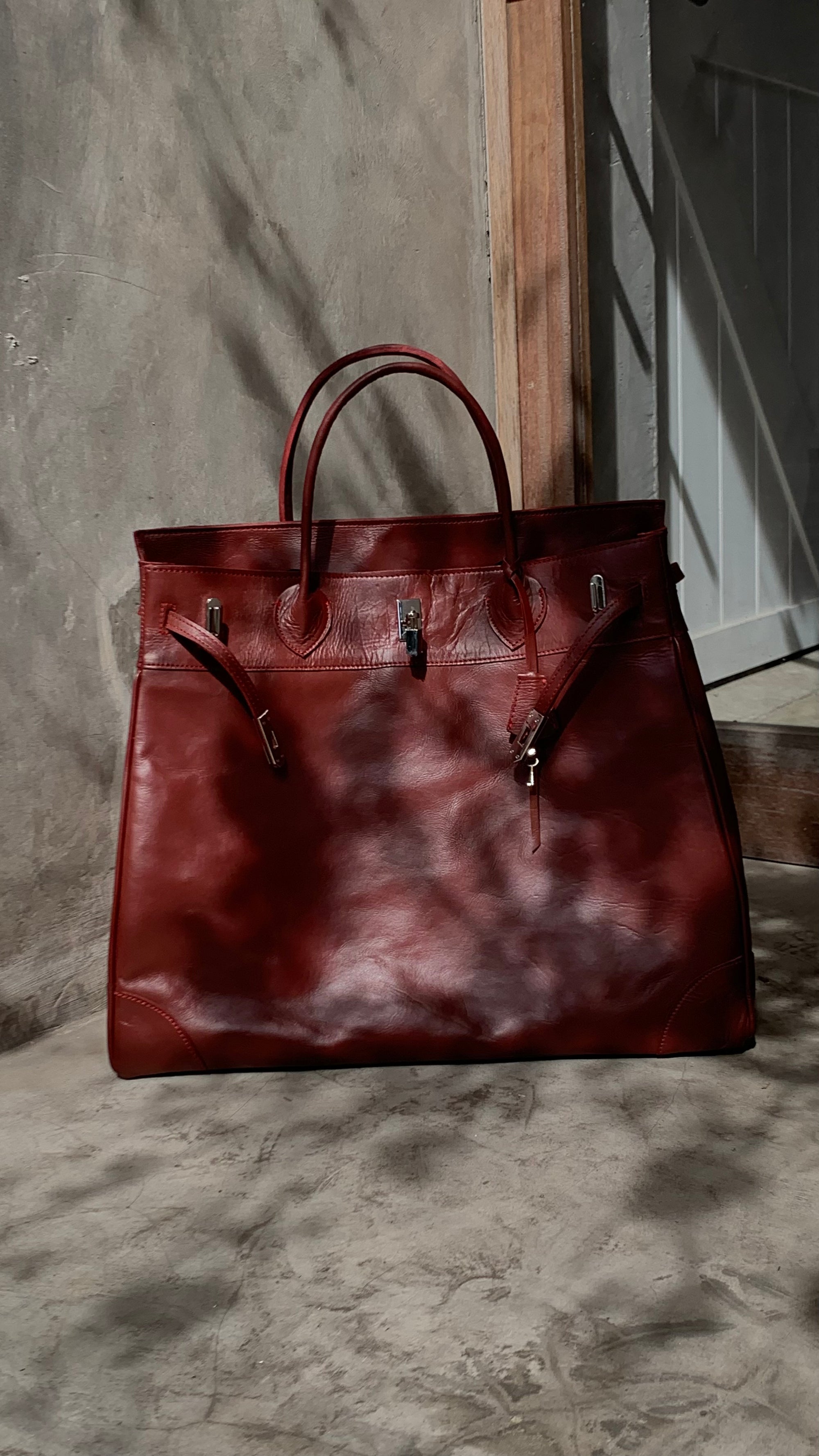 Sac de voyage en cuir couleur sang de bœuf